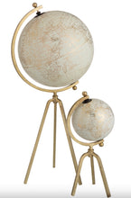 Charger l&#39;image dans la galerie, Globe Trépied en métal doré (2 Formats)
