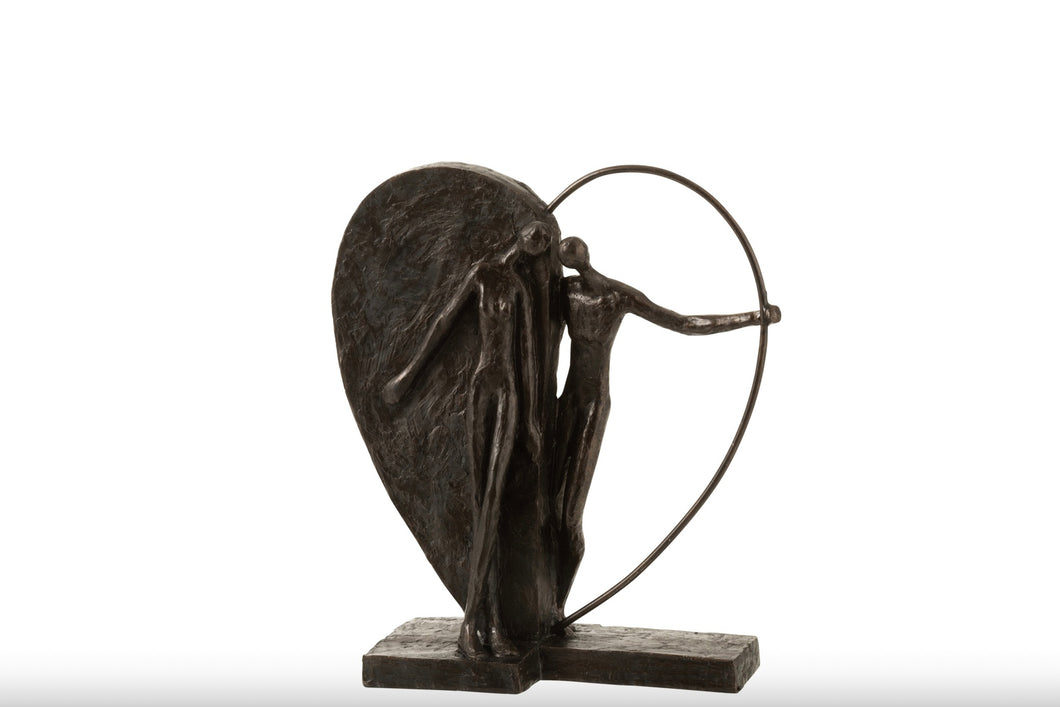 Sculpture Couple dans Demi Cœur en résine marron